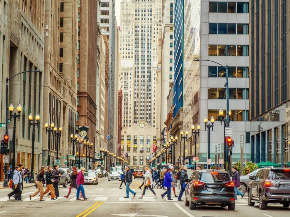 image of street scene in Chicago, Illinois